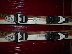 DĚTSKÉ CARVINGOVÉ lyže DYNASTAR LEGEND 110CM+BOTY 24,5cm, VÝBORNÝ STAV