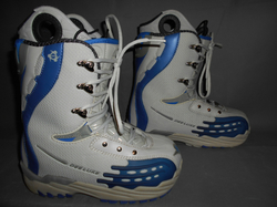 Juniorské snowboardové boty DEELUXE 24cm, SUPER STAV