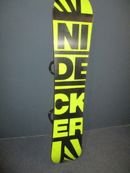 Snowboard NIDECKER PLAY 156cm + vázání, SUPER STAV