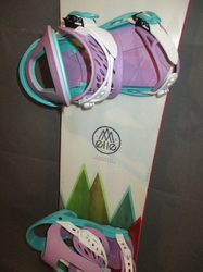 Snowboard NIDECKER ELLE 147cm +  Nové vázání, TOP STAV