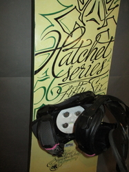 Snowboard ATOMIC HATCHET 156cm + vázání, VÝBORNÝ STAV