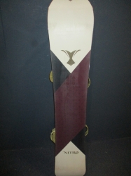 Snowboard NITRO BLACK WIDOW 153cm + vázání