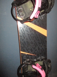 Snowboard NITRO LECTRA 146cm + vázání 