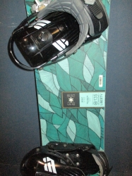 Snowboard SALOMON LIBERTY 135cm + vázání