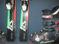 NORDICA DOBERMANN GSJ WC 135cm + Lyžáky 26,5cm