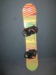 Snowboard NITRO LECTRA 142cm + vázání  