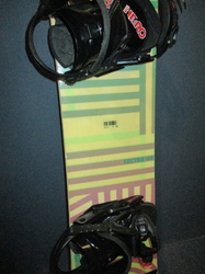 Snowboard NITRO LECTRA 142cm + vázání  