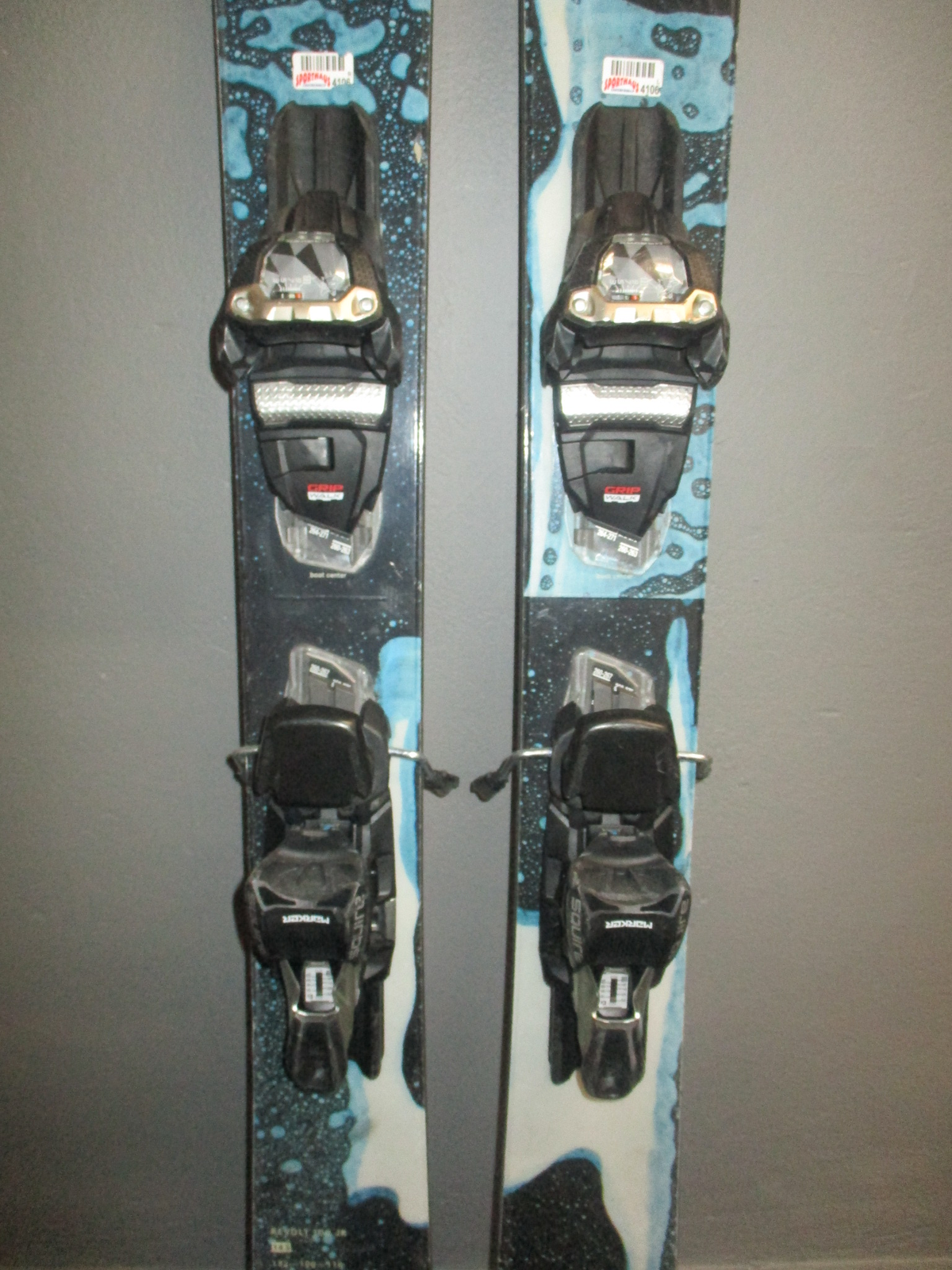 VÖLKL REVOLT 100 Jr 22/23 143cm