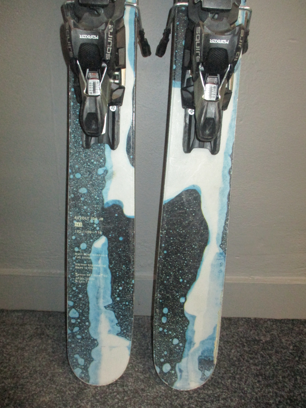 VÖLKL REVOLT 100 Jr 22/23 143cm