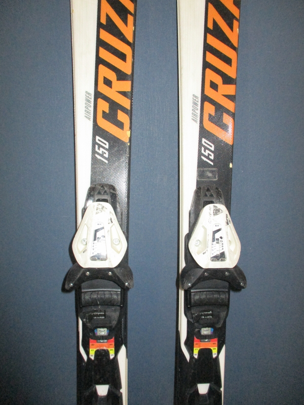 Carvingové lyže FISCHER CRUZAR XTR 150cm + Lyžáky 28cm, VÝBORNÝ STAV