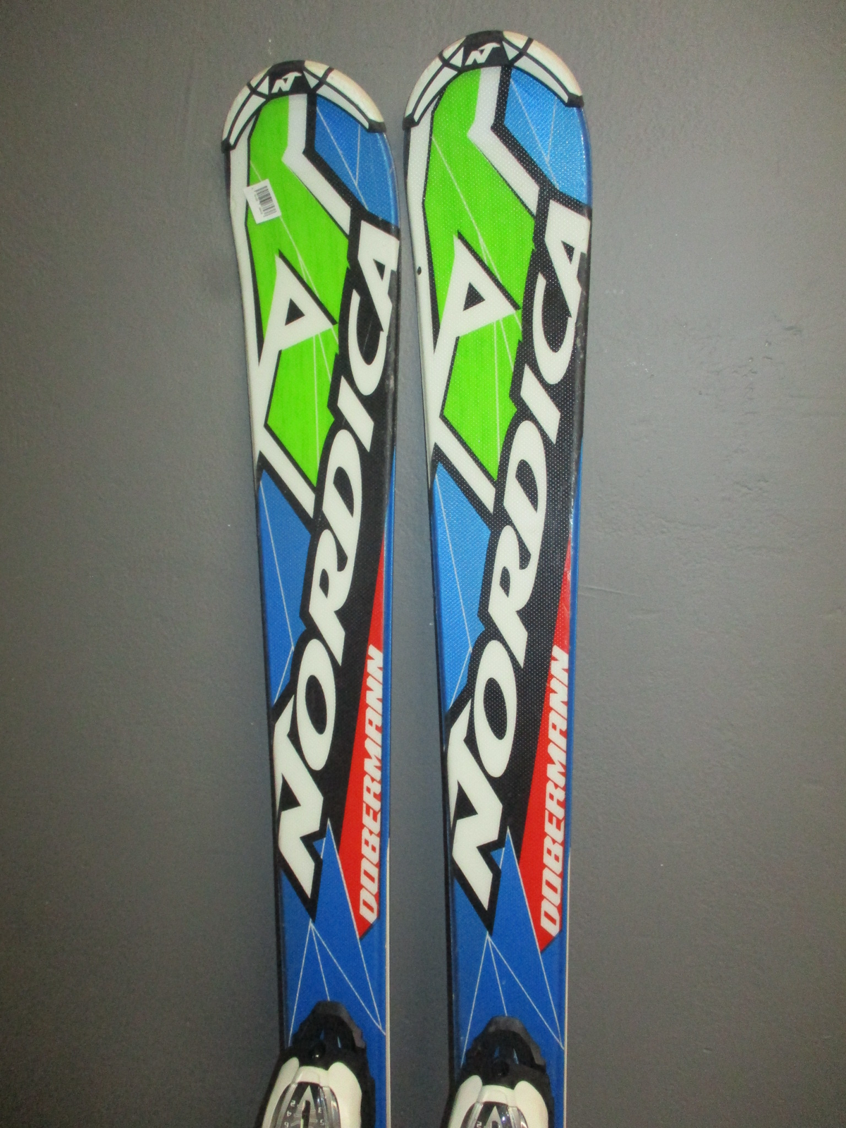 NORDICA DOBERMANN SPITFIRE 140cm + Lyžáky 26,5cm