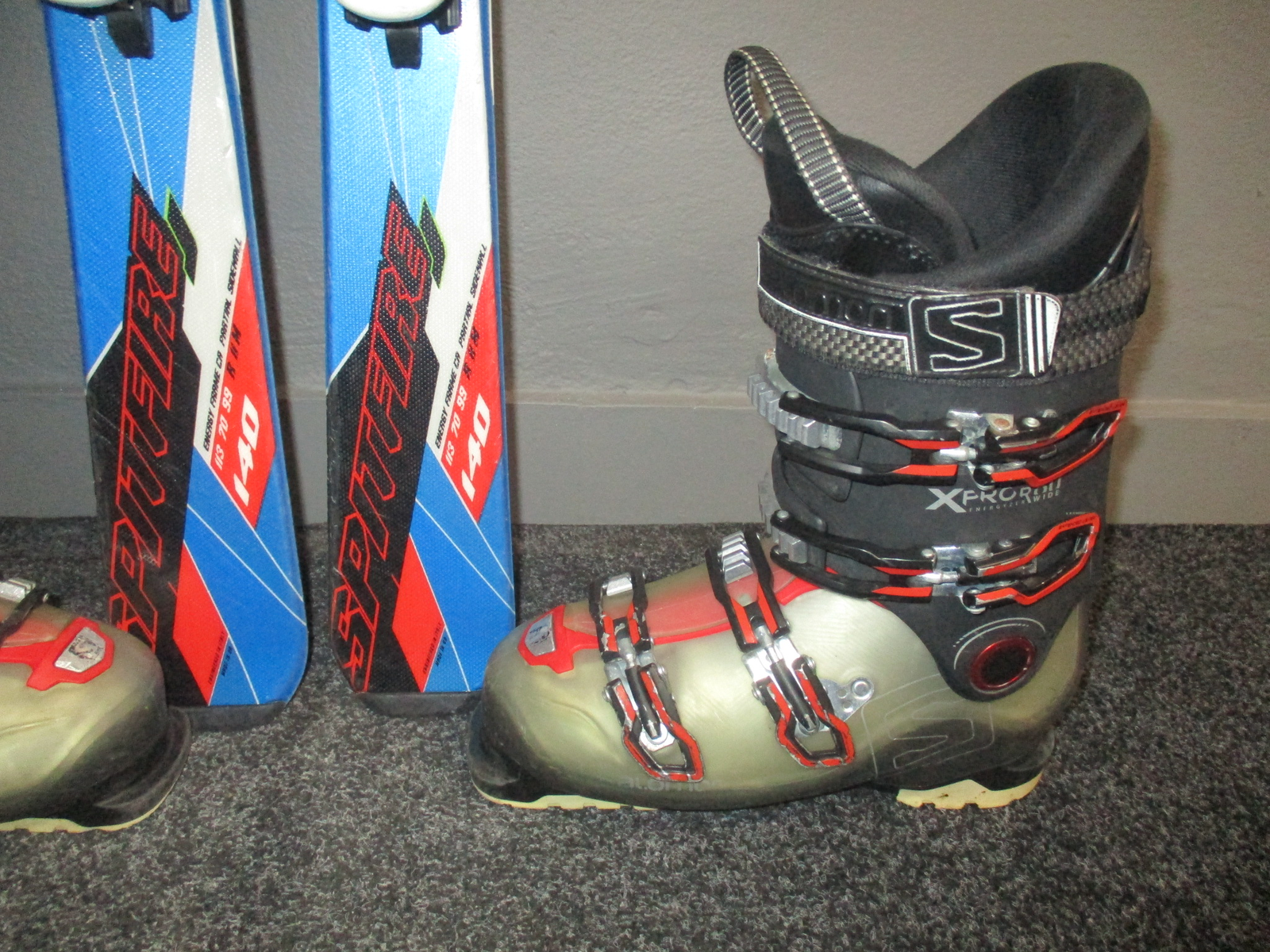 NORDICA DOBERMANN SPITFIRE 140cm + Lyžáky 26,5cm