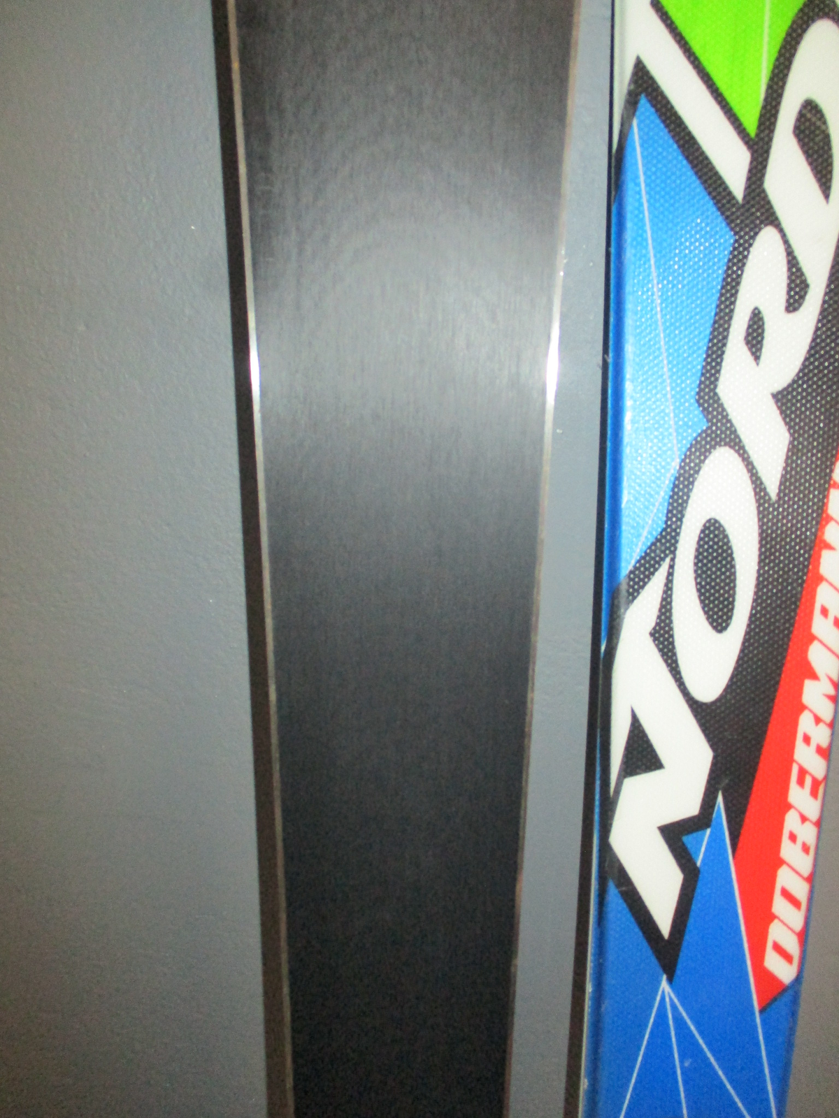 NORDICA DOBERMANN SPITFIRE 140cm + Lyžáky 26,5cm
