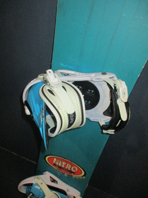 Snowboard NITRO RIPPER 142cm + vázání, VÝBORNÝ STAV
