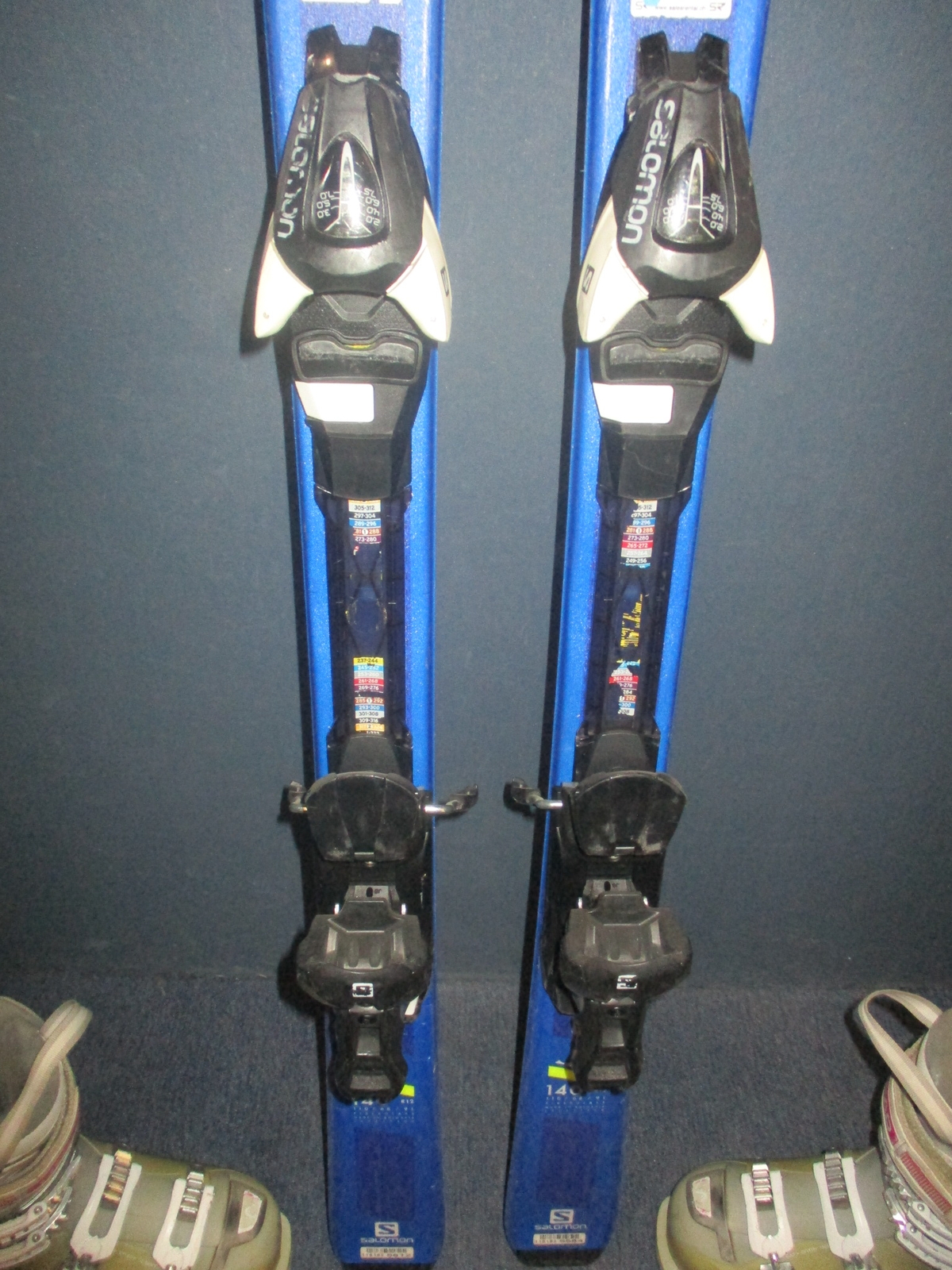 SALOMON S/RACE MT 140cm + Lyžáky 25,5cm 