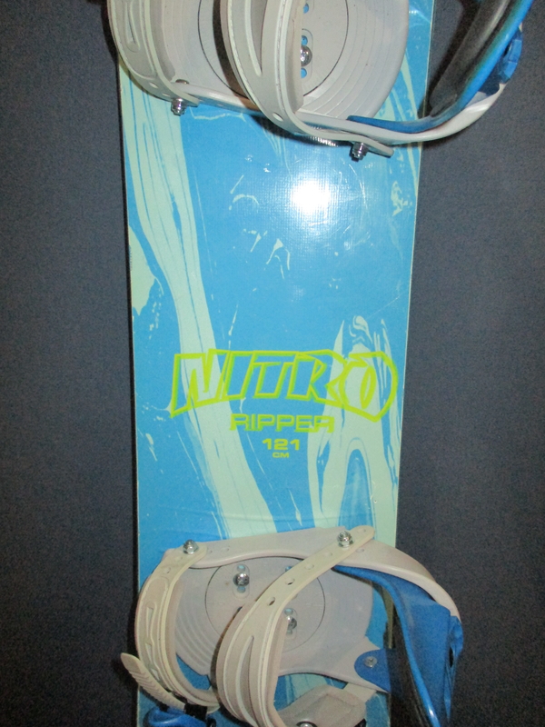 Snowboard NITRO RIPPER 121cm + vázání, SUPER STAV